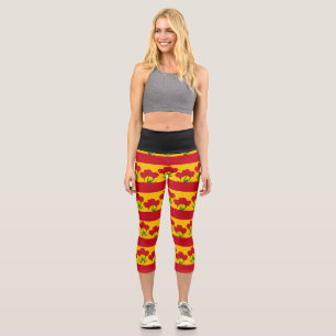 Red Carnation Floral Design in spanischen Flaggenf Capri Leggings