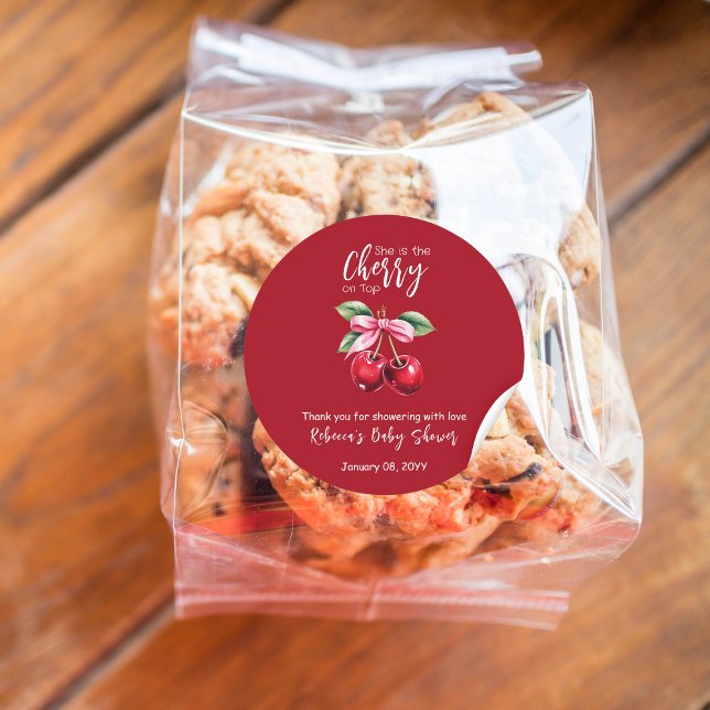 Red Cherry auf Top Coquette Pink Bow Baby Dusche Runder Aufkleber (Von Creator hochgeladen)