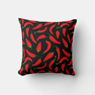 Red Chili Pepper Pattern auf Black Fun Kissen