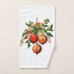 Red Christmas Baubles mit Holly Festivals Badhandtuch Set<br><div class="desc">Handtuchhandtuch mit Vintager Stildarstellung. 3 rote Weihnachtsbaumbläschen umgeben von grünen Heiligen und Beeren. Stilvolles Retro-Design.</div>