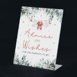 Red Christmas Santa Baby Duschberatung und Wünsche Sockelschild<br><div class="desc">Das Red Santa Gender Neutral Baby Kleidung Weihnachtsberater und Wunschzeichen bringt ein herzliches, festliches Element in Ihre Ferien Baby Dusche. Dieses Schild mit leuchtend roten Akzenten, zarten Schneeflocken und bezaubernden Babykleidern im Stil des Weihnachtsmanns lädt die Gäste dazu ein, ihre Ratschläge und Wünsche für die zukünftigen Eltern verlassen. Es ist...</div>