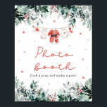 Red Christmas Santa Baby Duschkabine Foto Auszeich Poster<br><div class="desc">Das Red Santa Gender Neutral Santa Baby Kleidung Weihnachtsdusche Foto Booth Sign fügt Ihrer Babydusche eine festliche und unterhaltsame Touch hinzu! Mit seinem hellen roten Design mit zarten Schneeflocken, Eukalyptusgrün und bezaubernden, vom Weihnachtsmann inspiriert Kinderkleidung lädt dieses Schild die Gäste herzlich ein, an der Foto-Kabine unvergessliche Fotos zu genießen. Es...</div>