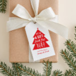Red Christmas Tree Gift Geschenkanhänger<br><div class="desc">Ein kleiner,  roter Weihnachtsbaum mit einem Stern auf der Oberseite sendet eine fröhliche Nachricht an diesen personalisierten Weihnachtsgeschenk-Tag. Geben Sie Ihren Namen für vorbedruckte Tags oder CLEAR für leere Tags,  die später ausgefüllt werden sollen.</div>