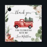 Red Christmas Winter Truck Danke Tag Geschenkanhänger<br><div class="desc">Schöne Grünpflanzen,  Blumen- und Schneeflocken-Akzente mit einem roten Truck voller Weihnachtsbäume.</div>