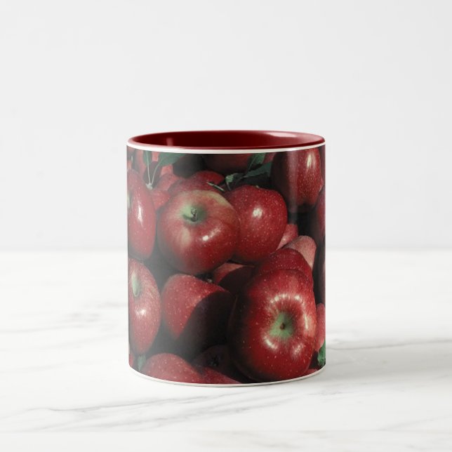 Red Delicious Apple Crop Zweifarbige Tasse (Mittel)