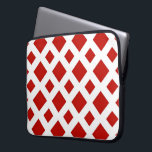 Red Diamonds on White Laptopschutzhülle<br><div class="desc">Ein gewagtes, geometrisches Muster großer und kleiner roter Diamanten auf weißem Hintergrund. Das Weiße bildet ein Gitter, das die Diamantformen trennt. Digitales 9000 x 6000 Pixel Bild. Copyright ©2013 Claire E. Skinner, Alle Rechte vorbehalten.</div>