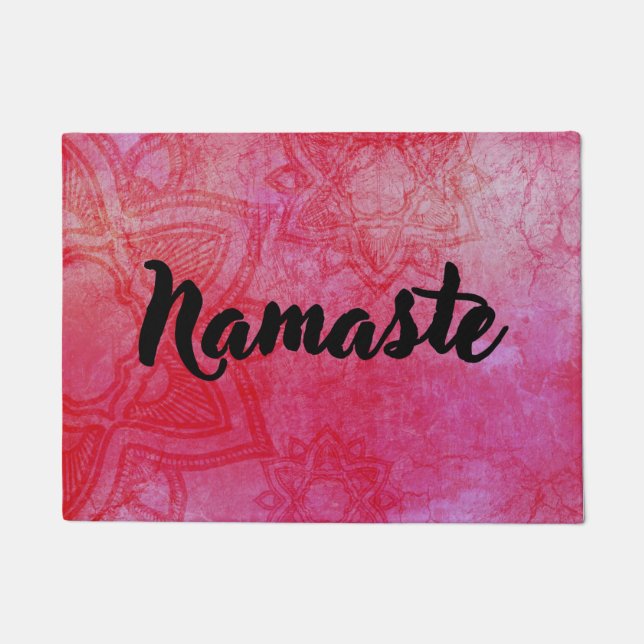 Red Distressed Mandala Namaste Fußmatte (Vorderseite)