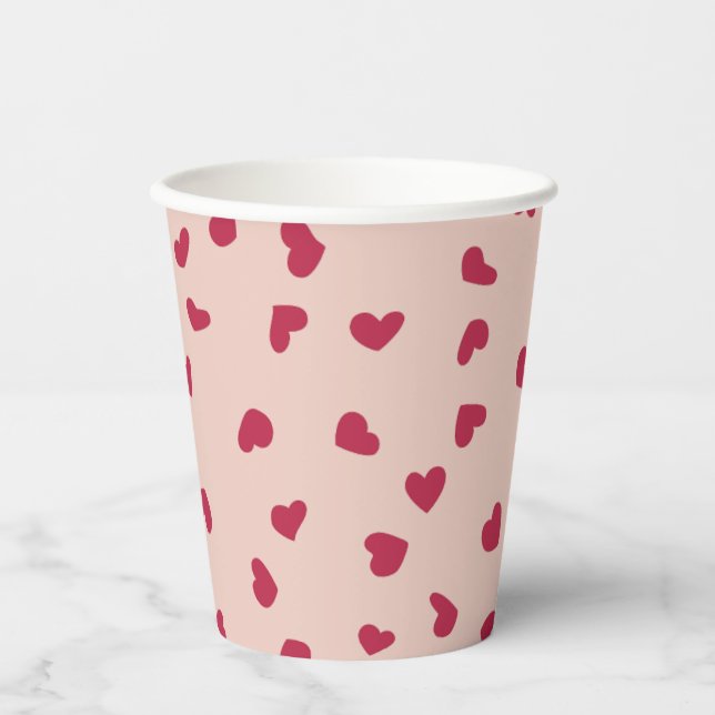 Red Doodled Hearts on Peach Paper Cups Pappbecher (Vorderseite)
