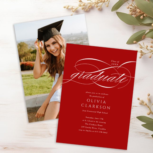 Red Elegant Script Foto Graduation Party Einladung (Von Creator hochgeladen)