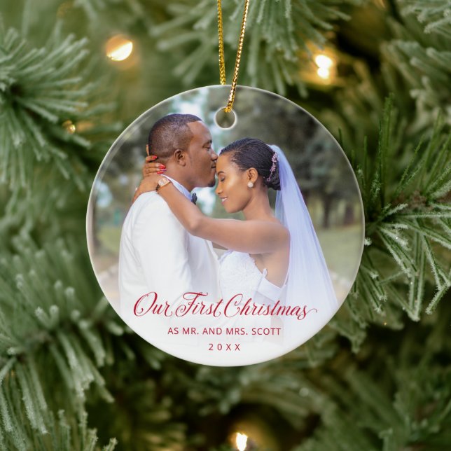 Red Elegant Script Foto Unser erstes Weihnachtsfes Keramik Ornament (Baum)
