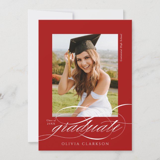 Red Elegant Script QR Code Foto Graduation Party Einladung (Vorderseite)