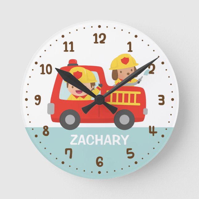Red Fire LKW mit Brandschutzjungs Zimmerdekor Runde Wanduhr (Vorderseite)