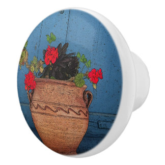 RED GERANIUMS, TERRA COTTA POT, BLAUE TÜR KERAMIKKNAUF