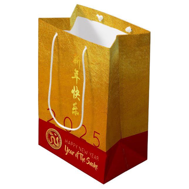 Red Gold Chinese Snake Papier-Schnitt 2025 MGB Mittlere Geschenktüte (Vorderseite Schrägansicht)