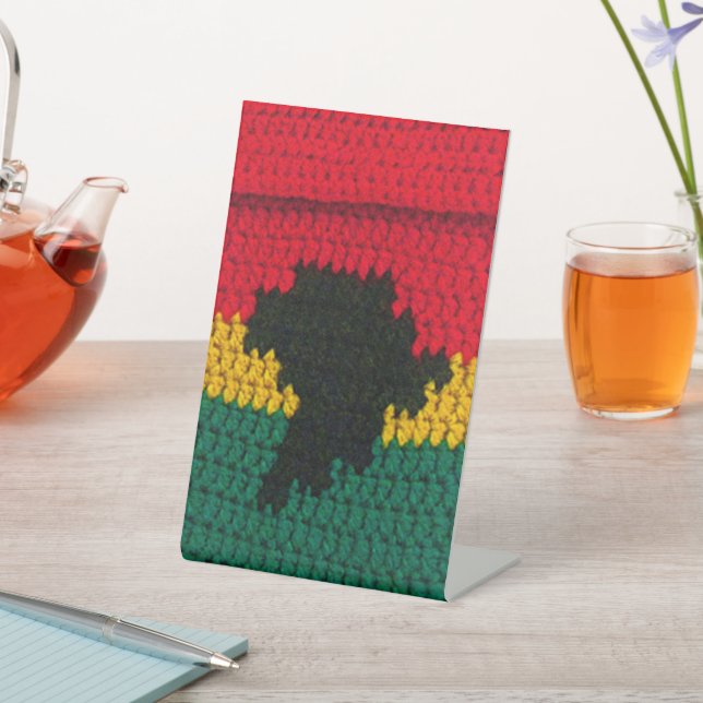 Red Gold Green Black Africa Designer Crochet Print Sockelschild (In SItu)