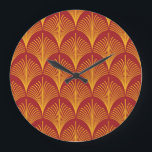 Red Gold Pfau: Art Deco. Große Wanduhr<br><div class="desc">Nahtlose rote und goldene Vintage Kunst Deko Pfauenfisch Tapete Muster Vintag Peacock Glamour Resides in Vintag Art Deco Delight. Vintage Deko Pfauenwaagen in Rot und Gold. Muster,  Hintergrund,  abstrakt,  Textur,  Dekoration,  Vintag,  Illustration,  Retro,  Linie,  nahtlos,  geometrisch,  Stoff,  Verzierung,  alt,  modern,  schön,  Form,  Textil,  Dekoration,  dekorativ</div>