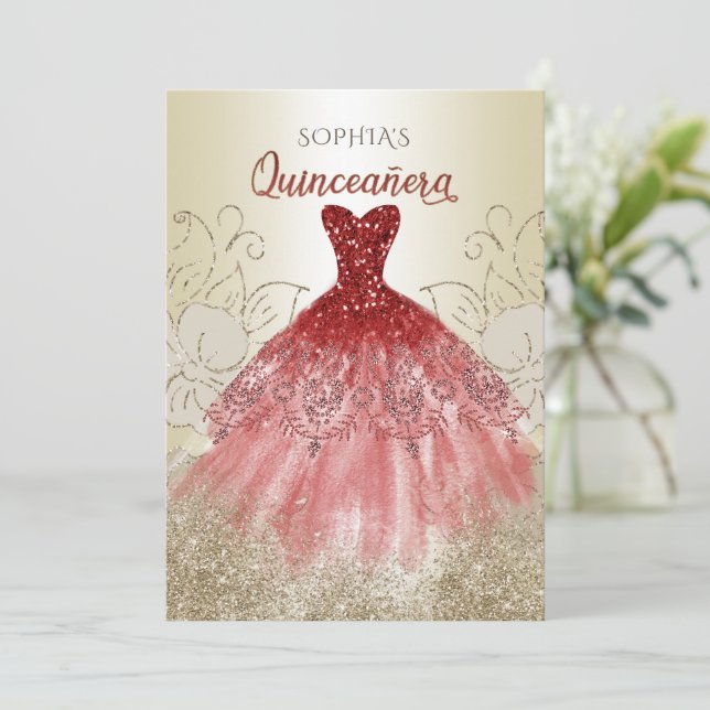 Red Gold Sparkkleid Quinceañera Quince Einladung (Stehend Vorderseite)