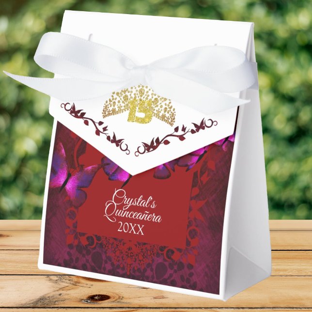 Red, Gold Tiara Butterfly Quinceanera Gefälligkeit Geschenkschachtel (Red Quinceanera gift box, favor box to say thank you. Red decorative border, gold tiara & glitter 15)