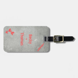 Red graffiti name on gray concrete, your  gepäckanhänger