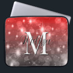 Red & Gray Bokeh Modern Monogram Sparkle Laptopschutzhülle<br><div class="desc">Dieser Laptop-Ärmel hat einen Hintergrund aus rotem und grauem Buh-Funkeln. Einfach und modern. Füllen Sie es mit einem personalisierten Monogramm und Namen aus. Erstellt von der einfachen Farmhouse Press.</div>