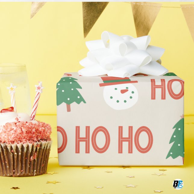 Red Green Cream Playful Modern Snowman Tree X-mas Geschenkpapier (Von Creator hochgeladen)