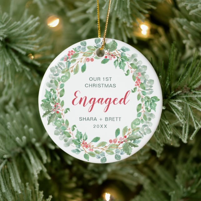 Red Green Kranz Unser erstes Weihnachtsfest Verlob Keramik Ornament (Baum)