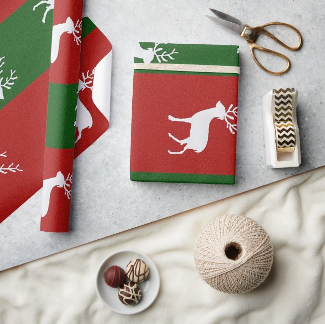 Red Green Stripes and White Reindeer Silhouette Geschenkpapier (Kunsthandwerk)