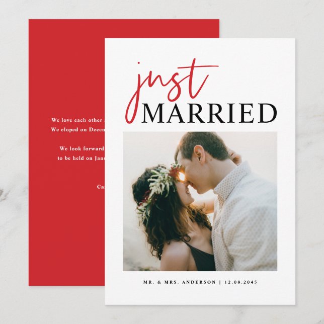 Red Handgeschriebene Typografie Just Married Foto Ankündigung (Vorne/Hinten)