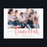 Red Happiest Hanukkah Brush Calligraphy Foto Feiertagspostkarte<br><div class="desc">Herzlichen Glückwunsch an Hanukkah! Senden Sie Ihren Lieben mit dieser handgeschriebenen Happy Hanukkah Postkarte Urlaubsgrüße. Es zeichnet sich durch eine moderne rote Bürste mit Kalligraphie und einem passenden zarten Schneemuster aus. Personalisieren Sie diese, indem Sie ein Foto, Namen, Datum und Nachricht hinzufügen. Diese festliche rote Kalligraphie-Urlaubspostkarte ist in anderen Farben...</div>