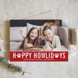 Red Happy Howlidays Moderne Typografie Dog Foto Feiertagskarte<br><div class="desc">Gute Ferien! Senden Sie Ihren Urlaub Grüße an Familie und Freunde mit dieser individuell gestaltbaren Hundescharte. Es zeichnet sich durch moderne Typografie aus. Personalisieren Sie diesen Hund Weihnachtskarte,  indem Sie Ihre Daten. Diese Foto-Urlaubskarte ist auf anderen Cardstock erhältlich. Matching-Elemente sind verfügbar.</div>