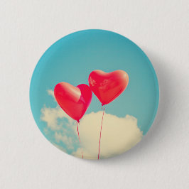 Red Heart Balloons gegen Wolken Himmel Button