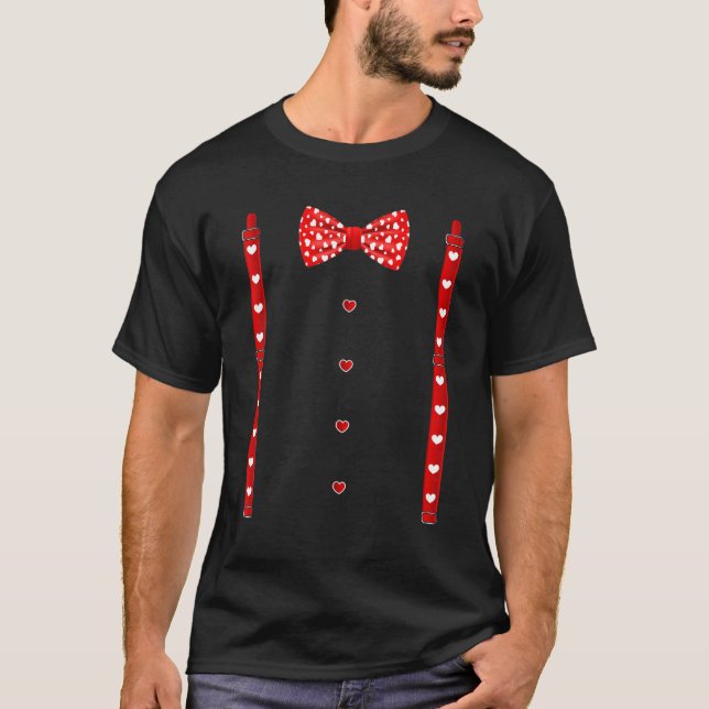 Red Hearts Bow Tie Suspenders Valentines Day Costu T-Shirt (Vorderseite)