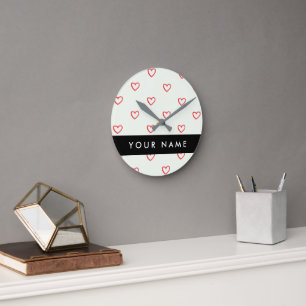 Red Hearts Muster, Liebe, Ihr Name, Personalisiere Runde Wanduhr