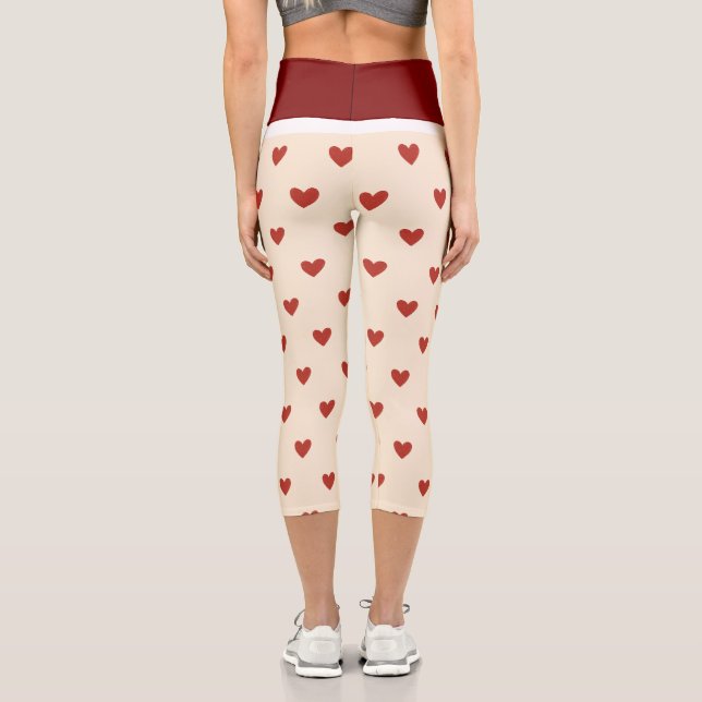Red Hearts Pattern on Cream Background Leggings (Rückseite)