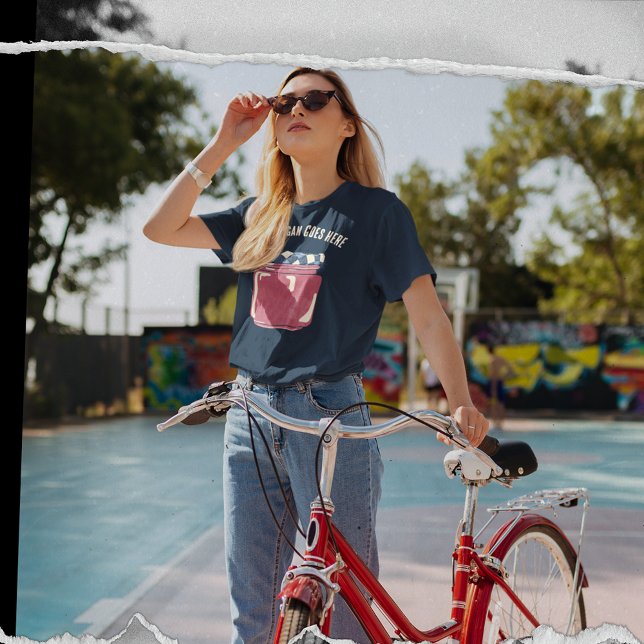 Red Jam oder Jelly Jar Custom Message Graphic T-Shirt (Von Creator hochgeladen)