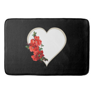 Red Japanese Quince Blossom Herz schwarz Badematte