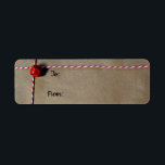 Red Jingle Bell and Twine Christmas Gift Labels<br><div class="desc">Dieses Weihnachts- und Ab-Geschenketikett enthält eine rote Jingle-Glocke mit einem Imitat Kraftsackpapier-Look Hintergrund. Ideal für alle Geschenke im Landstil,  die diese Urlaubssaison brauchen.</div>