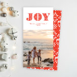 Red Joy Swedish Dala Horse Holiday Fotokarte Feiertagskarte<br><div class="desc">Diese elegante Weihnachtskarte bietet Ihnen Ihr Lieblings-Foto und eine Botschaft der Freude in klassischem Rot und Weiß mit einer skandinavischen Volkskunst-Drehung.</div>