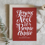 Red Joyeux Noël und Bonne Année Calligraphie Feiertagskarte<br><div class="desc">Joyeux Noël und Bonne Année! Senden Sie Ihre Urlaubswünsche mit dieser individuell gestaltbaren Weihnachtskarte an Freunde und Familie. Diese französische Weihnachtskarte zeichnet sich durch moderne Kalligraphie aus. Personalisieren Sie diese,  indem Sie Ihre Daten hinzufügen. Diese Weihnachtskarte ist in anderen Farben und mit einem Karton erhältlich. Matching-Elemente sind verfügbar.</div>