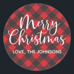 Red Kariert Merry Christmas Typograpy Script Runder Aufkleber<br><div class="desc">Ein hübscher,  roter und schwarzer Büffel karierter Weihnachtsaufkleber für Ihre Weihnachtskarten,  Leckereien und Geschenke. Personalisieren Sie es mit Ihrem Namen.Entworfen für Sie durch BlackBerry Boulevard.</div>