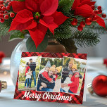 Red Kariert Tartan Frohe Weihnachten 3 Foto geklap<br><div class="desc">Ein klassisches kariertes Tartan-Muster hinter Ihrer 3-Tage-vertikalen Familienkollage für eine festliche,  traditionelle Frohe Weihnachtskarte. Einfache und schöne Weihnachtskarten.</div>