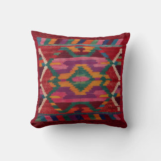 "Red Kilim Coussins Canada : Élégance artistique p