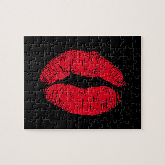 Red Kissing Lips auf schwarz (Horizontal)
