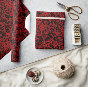 Red Lace auf Black Geschenkpapier