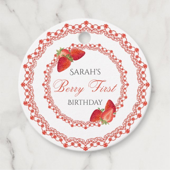 Red Lace Berry First Birthday Round Geschenkanhänger (Vorderseite)