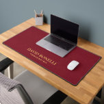 RED Leather Masculine Personalisiert Eleganter NAM Schreibtischunterlage<br><div class="desc">Das Design verfügt über ein digitales Grafik-Bild zur Simulation einer Lederstruktur und diese Vorlage kann an alle beruflichen Beruf angepasst werden. Dieses elegante und raffinierte RED Imitats Lederheft ist ein perfektes Bürogeschenk für Mitarbeiter. Ideal für berufliche Schreibtische oder Büros für jeden Beruf. BITTE BEACHTEN: LEDER IST EIN DRUCKENDER EFFEKT</div>