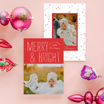 Red Merry & Bright Typographic Christmas Foto Feiertagskarte<br><div class="desc">Senden Sie dieses Jahr Trend mit dieser neuen Urlaubskarte mit moderner Typografie mit dem unten stehenden Foto. Der Rücken zeichnet sich durch einen Schneefall und einen Spot für ein zusätzliches Foto und Gefühl aus. Diese Karte ist komplett anpassbar,  inklusive Schriftart und Farbgebung.</div>