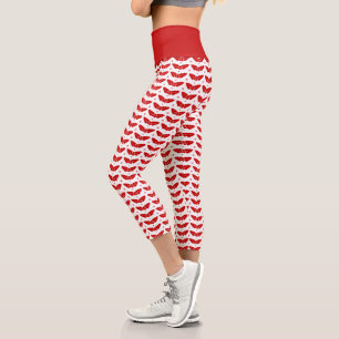 Red Mistletos über Weihnachten im weißen Hintergru Capri Leggings
