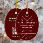 Red Modern Christmas Business Logo QR Code Chic Keramik Ornament<br><div class="desc">Elegantes und minimales Weihnachtsgeschmack mit dem Zitat "Gerne eine fröhliche Urlaubssaison!". Fügen Sie Text,  Ihr Logo und Ihre URL hinzu,  um den QR-Code zu erstellen.</div>