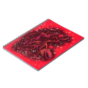 Red Notebook Bull läuft in der Starry Night Notizblock
